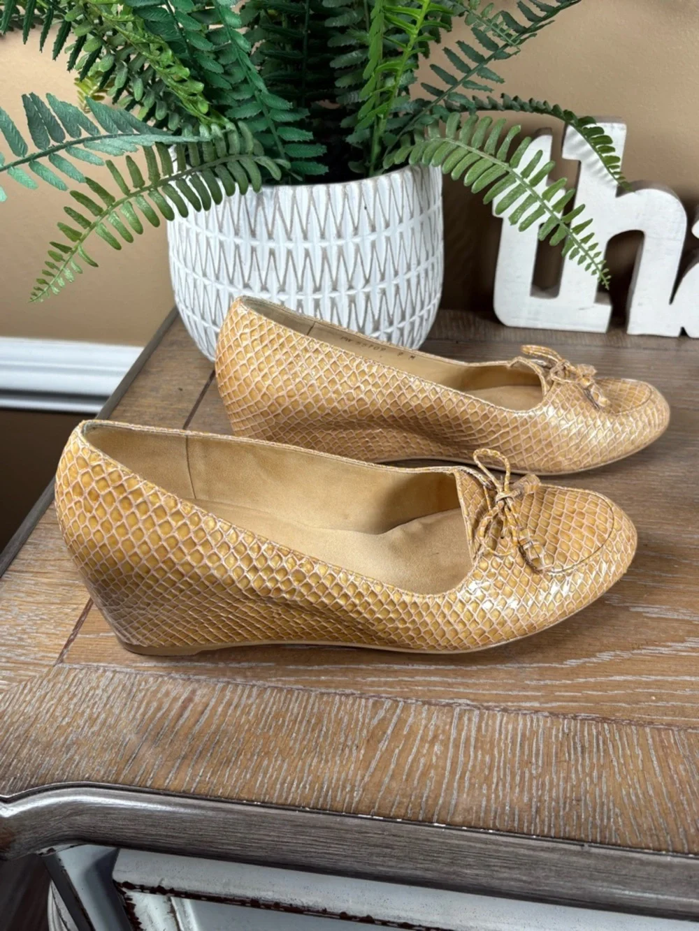 Stuart‎ Weitzman Gold Woven Bow Wedge Snake print Pattern Pumps